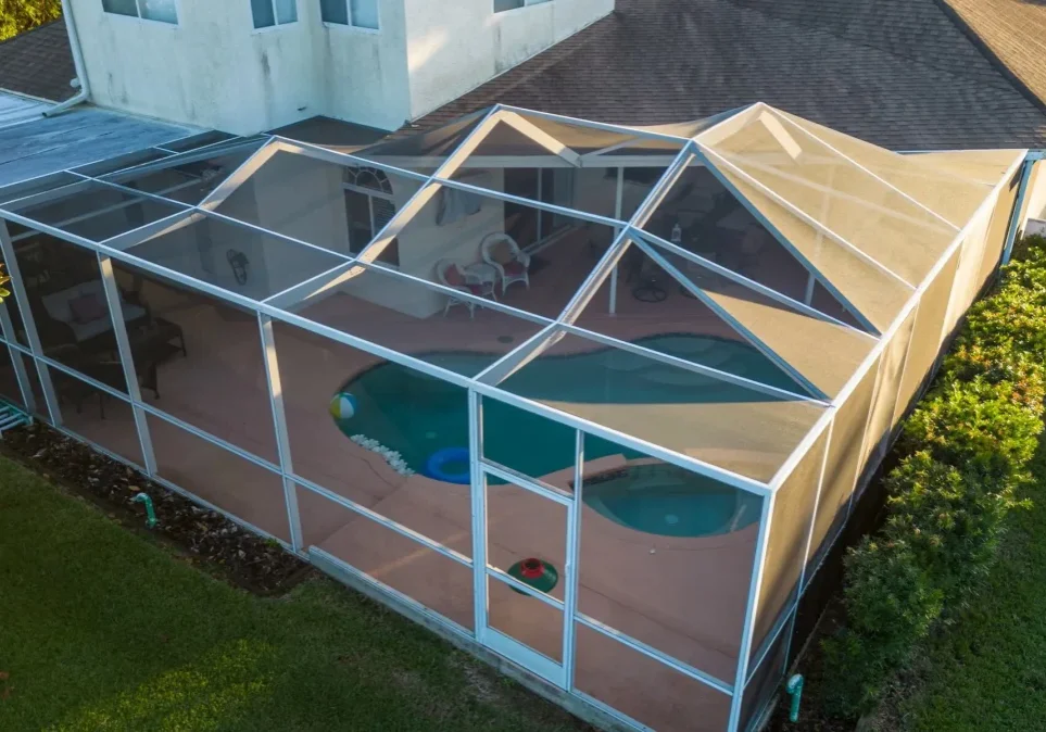 effective-screen-enclosure-cleaning featured image