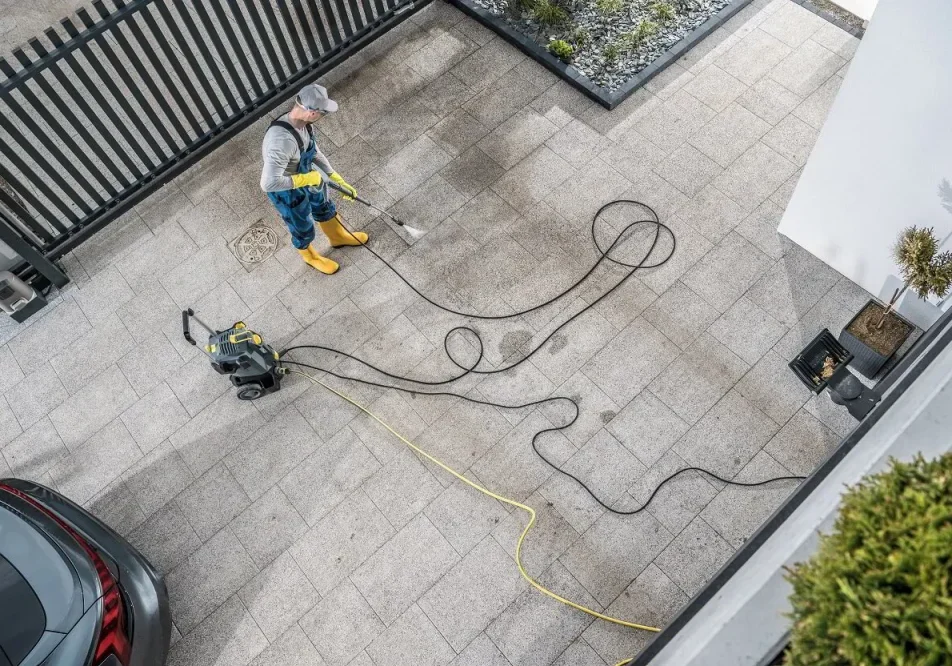 benefits-cleaning-through-pressure-washing featured image