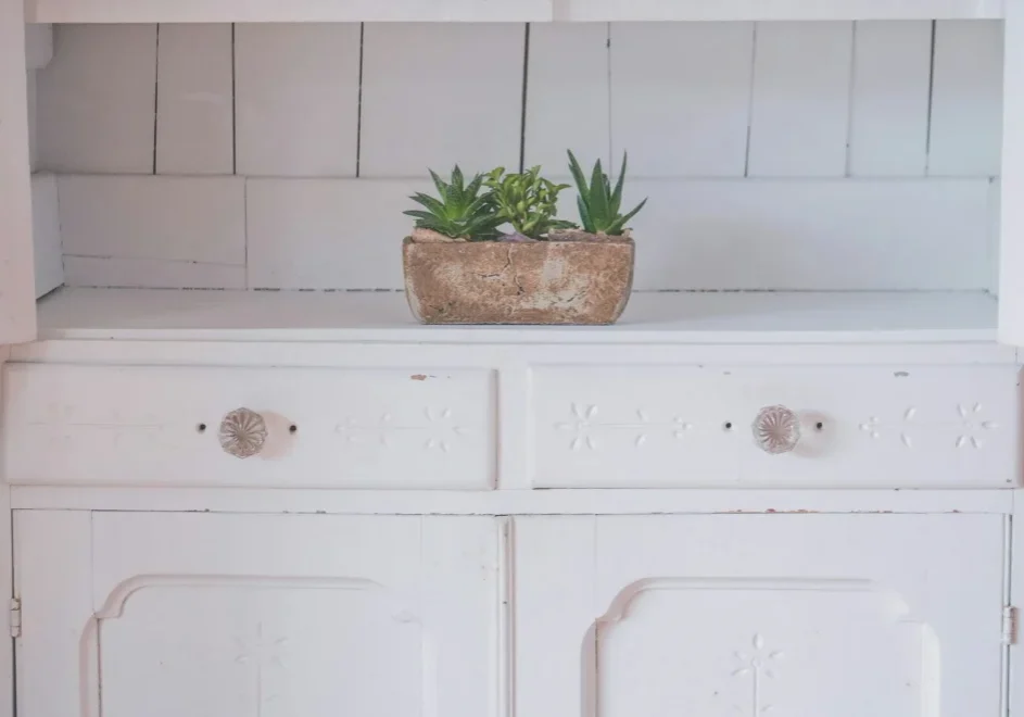 middleburg-home-with-cabinet-repainting-trends-in-2024 featured image