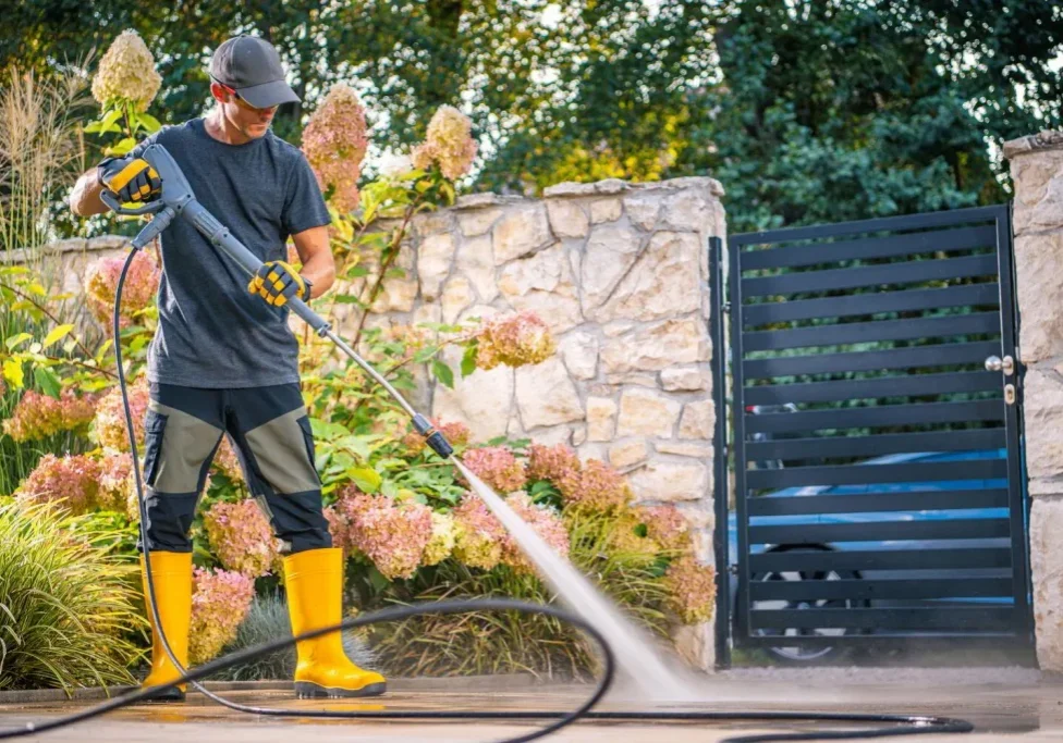 pressure-washing-tips-for-homes-this-fall featured image