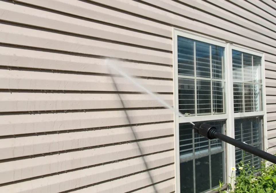 signs-home-exterior-needs-pressure-washing featured image