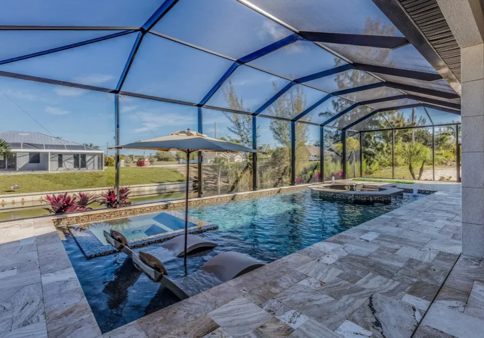 how-clean-screen-enclosures featured image