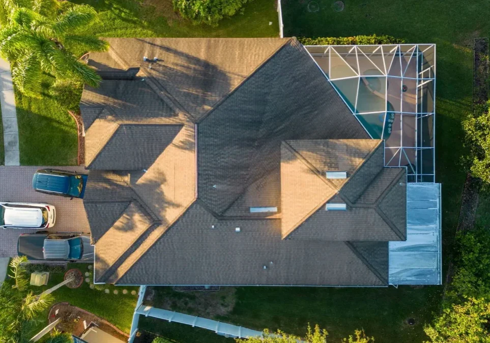 weather-affects-screen-enclosure-cleanliness featured image